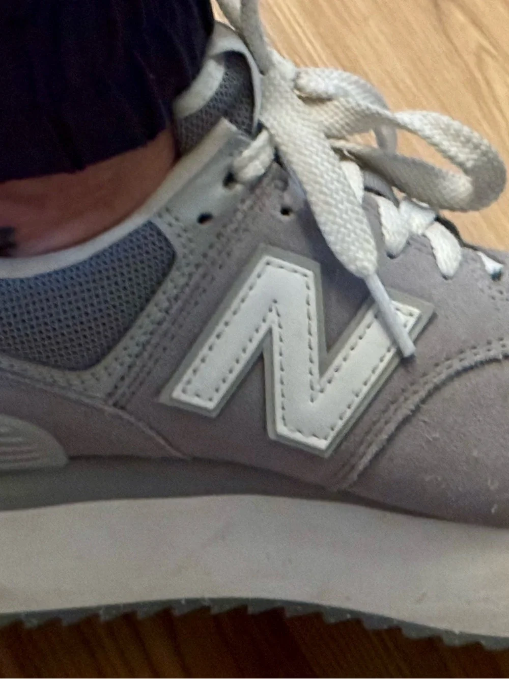 👟New Balance Women's platform Light Gray Suede & Mesh Sneakers